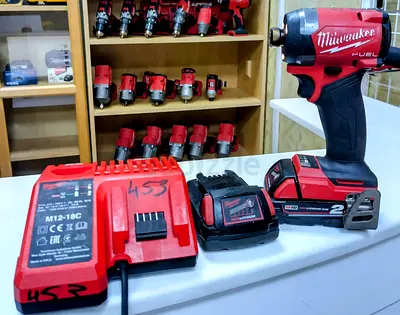 MILWAUKEE IMPACT DRIVER 18V B.L