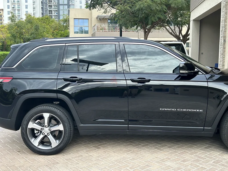 Like new Jeep Grand Cherokee, just in time for school63398605217923115