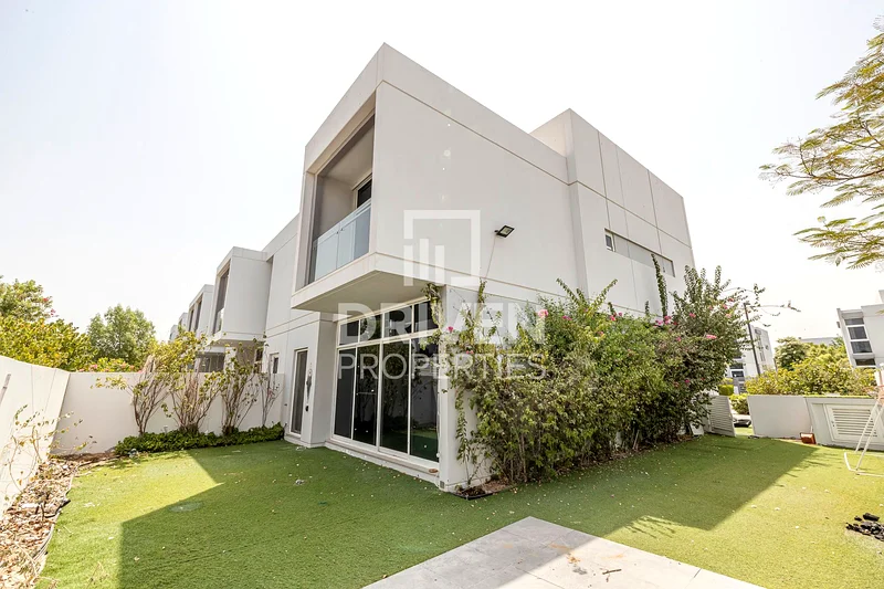 Corner Unit With Garden | Single Row | Vacant63730987950211110