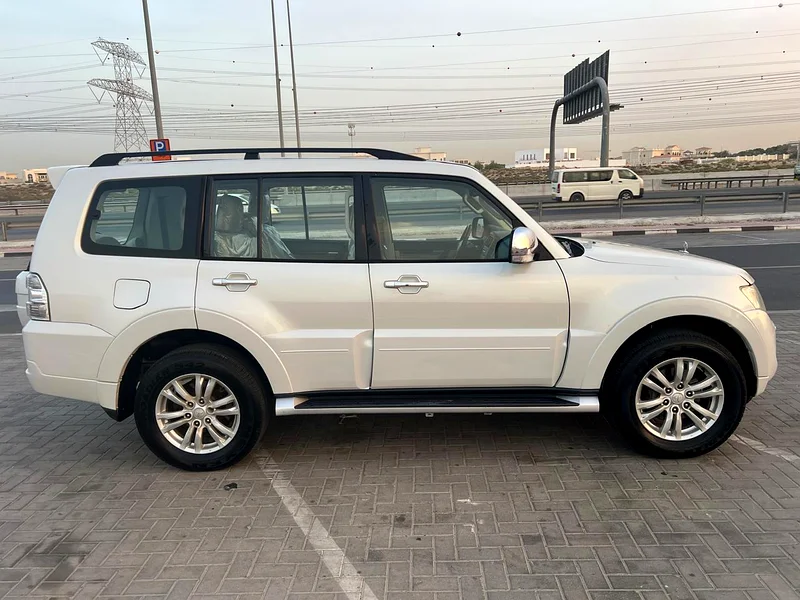 Mitsubishi Pajero, full option, model 2014, 155,000 km, GCC specification, good condition inside and outside63398587227010114