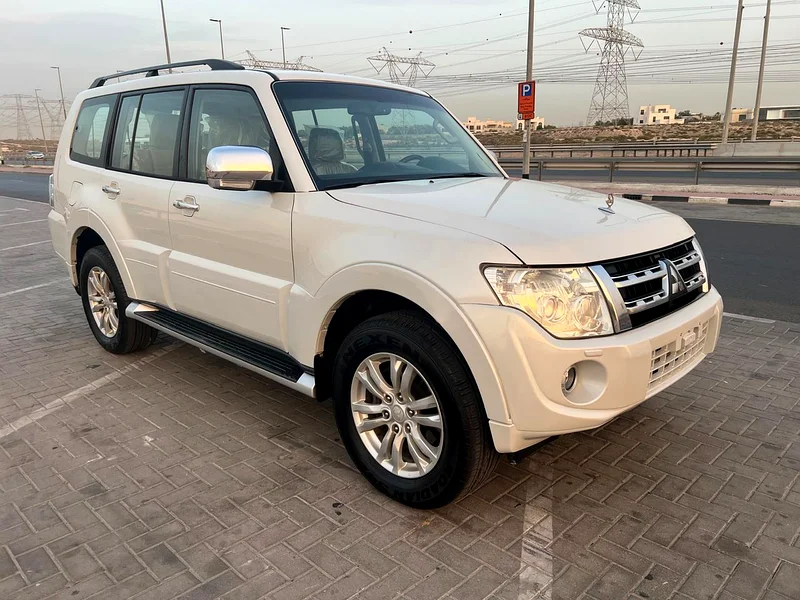 Mitsubishi Pajero, full option, model 2014, 155,000 km, GCC specification, good condition inside and outside63398587227010111