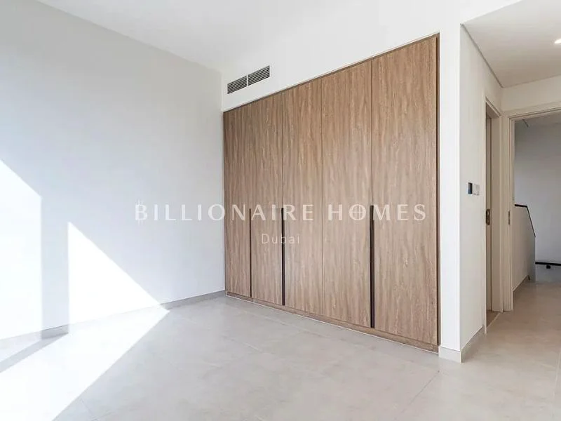 Close to Pool and Park | Pharo | Corner | Prime Location63947194127745113