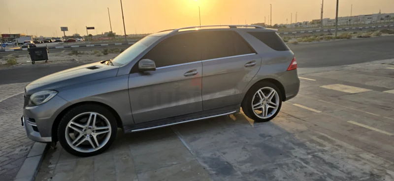 مرسيدس ML350 نظيفة وبحالة جيدة معروضة للبيع بشكل عاجل63403707696770114