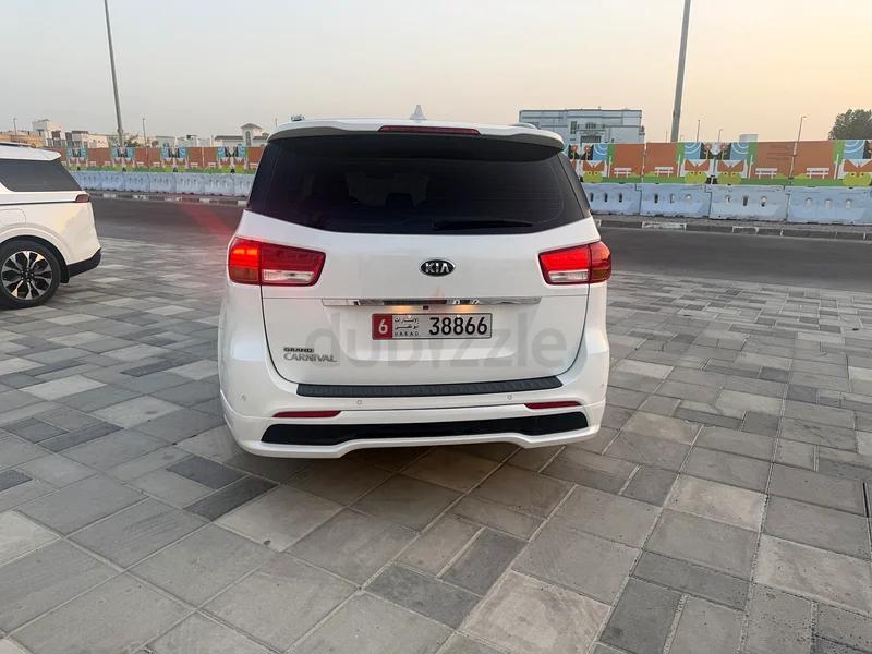 Kia Gulf Carnival, the peak of cleanliness, no incidents, one owner63398625971459114