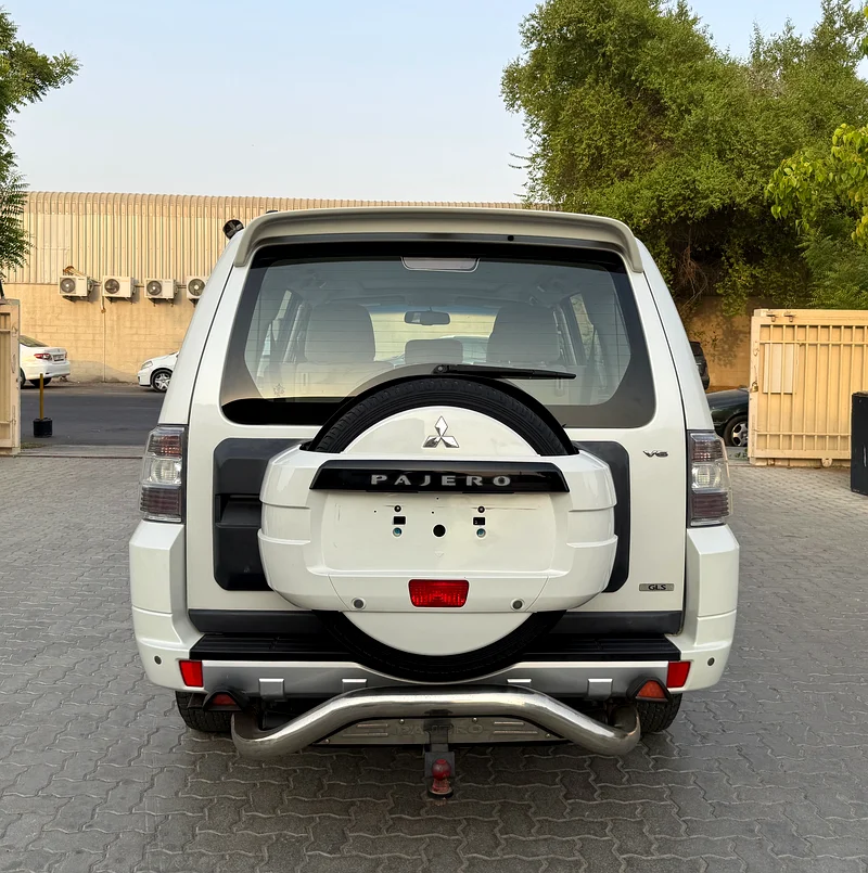 Mitsubishi Pajero, model 2014, GCC specification, modified options, excellent condition, accident-free, original paint.63398587348737114
