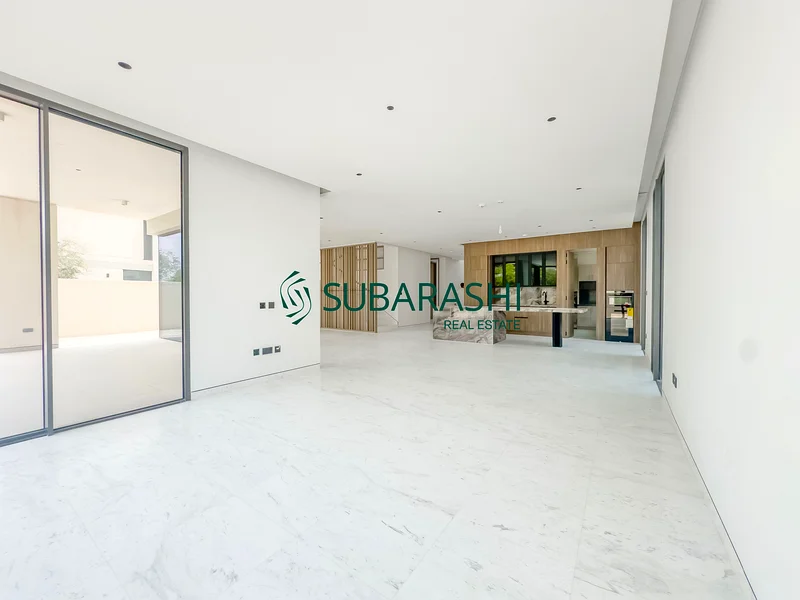 Extended Lounge | Close To Pool | Vacant Now63735585093249112