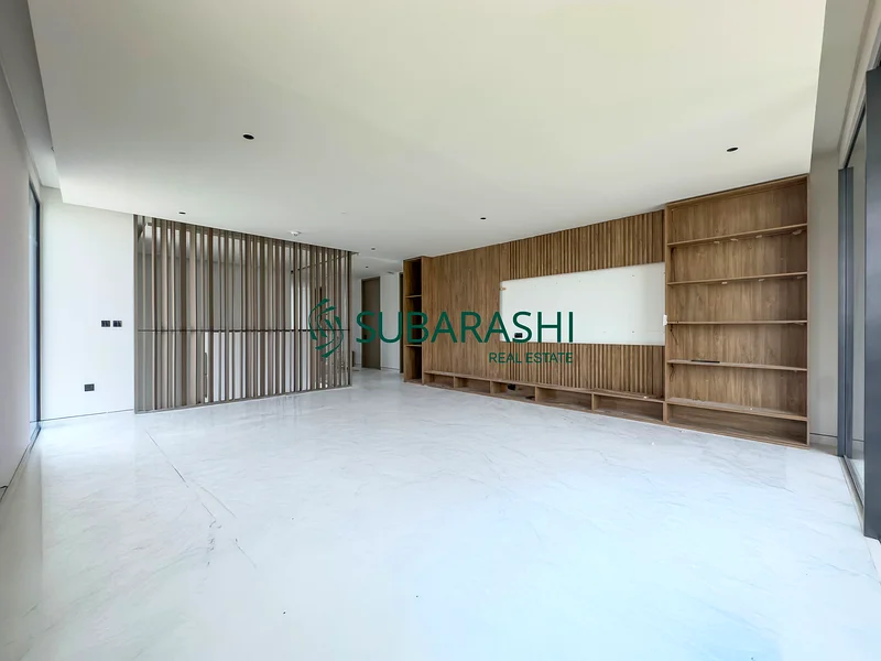 Extended Lounge | Close To Pool | Vacant Now63735585093249113