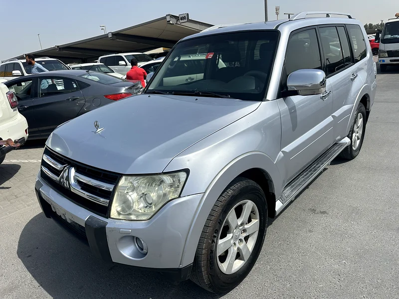 Mitsubishi Pajero 2008 full option 3.8 silver color GCZC63398585310338112