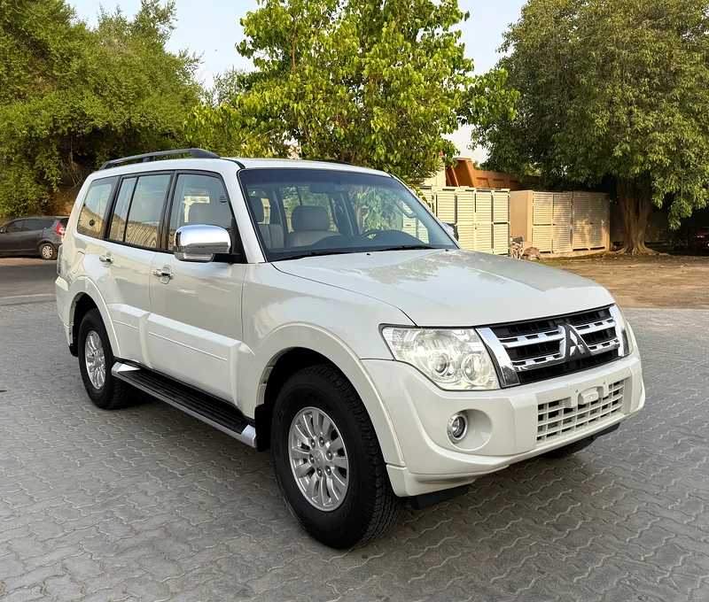 Mitsubishi Pajero, model 2014, GCC specification, modified options, excellent condition, accident-free, original paint.63398587348737111