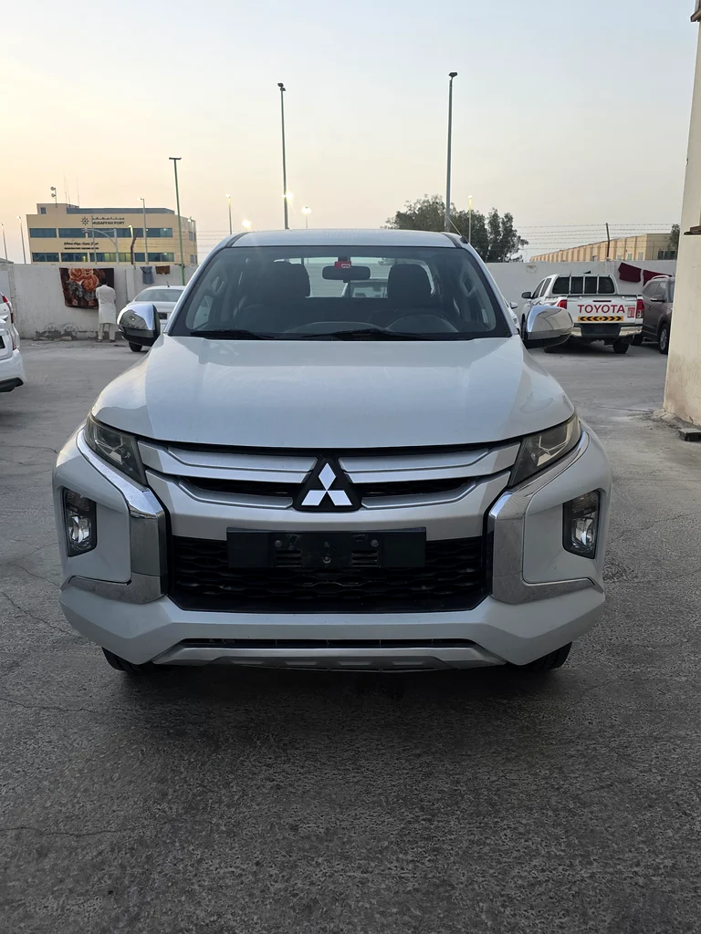 Mitsubshi L200/4×463398590657794111