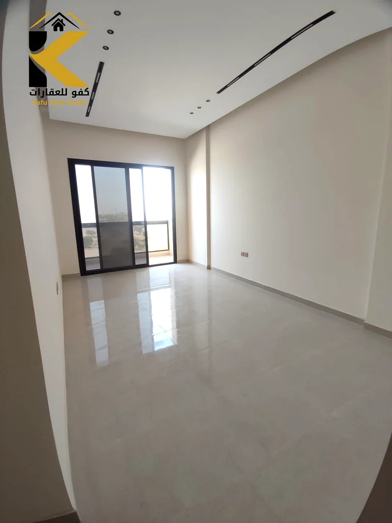 شقة فاخرة بإطلالة مباشرة على الشارع الرئيسي في المويحة، تتميز بتصميم عصري وتشطيبات راقية وراحة على طراز الفنادق وميزة أول ساكن63715301662722114
