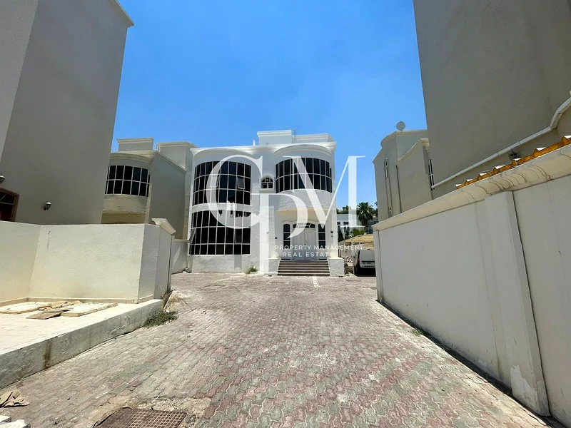 فيلا تجارية بمساحة كبيرة | تواجه قرية الفرسان634027057962271125