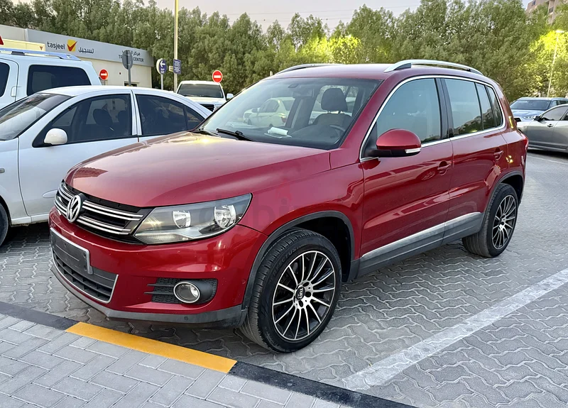 2012 Volkswagen Tiguan. 4x4. GCC 4-cylinder (2.0) RTA passed. 2024 tires. Limited alloy wheels.63398575584514112