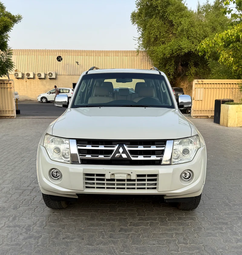 Mitsubishi Pajero, model 2014, GCC specification, modified options, excellent condition, accident-free, original paint.63398587348737112