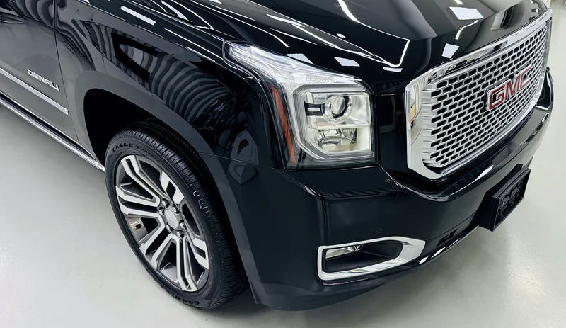 Only 20k KM Denali… original paint… full service history… same as new63398502000003111