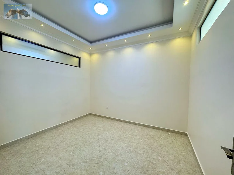 3 غرف نوم وصالة – 3 حمامات بتشطيب أنيق – 🚪 شرفة بإطلالة – 🚗 موقف خاص للسيارات – 🔐 نظام دخول بالبطاقة الذكية – 🏢 عالي الجودة63719604460930113