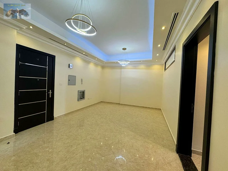 3 غرف نوم وصالة – 3 حمامات بتشطيب أنيق – 🚪 شرفة بإطلالة – 🚗 موقف خاص للسيارات – 🔐 نظام دخول بالبطاقة الذكية – 🏢 عالي الجودة63719604460930111