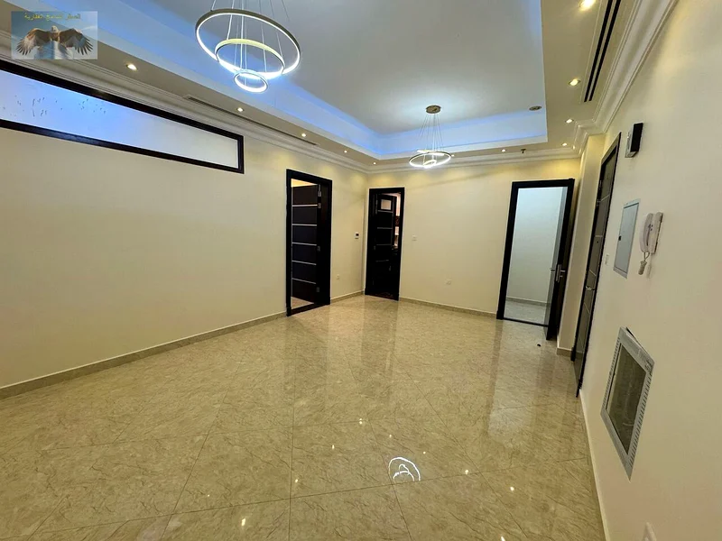 3 غرف نوم وصالة – 3 حمامات بتشطيب أنيق – 🚪 شرفة بإطلالة – 🚗 موقف خاص للسيارات – 🔐 نظام دخول بالبطاقة الذكية – 🏢 عالي الجودة63719604460930110