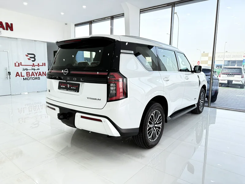 Nissan Patrol Titanium Plus Twin Turbo 2025 Gulf White/Red63405293177986112