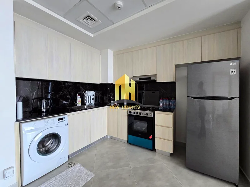 | 3 bed rooms |  Super Spacious |  Parking | Fully furnished |63997412316033111