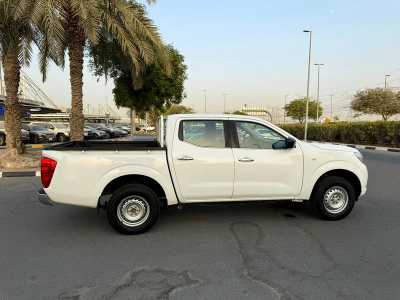 Nissan Navara SE 2022 Gcc Specs 2WD Automatic transmission63399958967043111