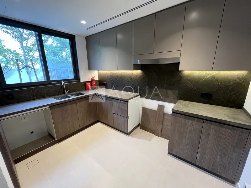 CLOSED KITCHEN| LIVE OPTION| SINGLE ROW| 2 YRS PHPP63930042848387114