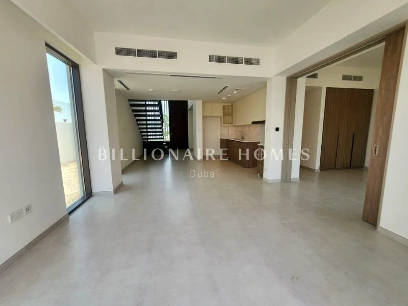 Prime Location | Close to Pool and Golden Beach63947194137987114