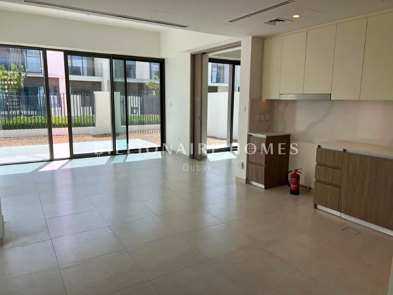 Prime Location | Close to Pool and Golden Beach63947194137987113