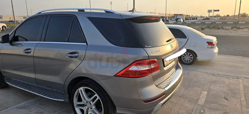 مرسيدس ML350 نظيفة وبحالة جيدة معروضة للبيع بشكل عاجل63403707696770112