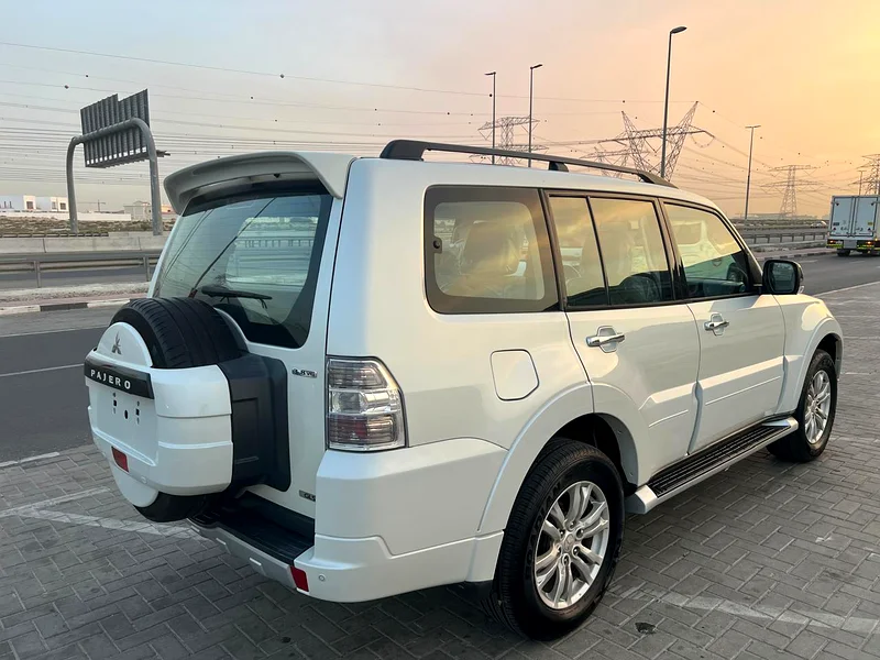 Mitsubishi Pajero, full option, model 2014, 155,000 km, GCC specification, good condition inside and outside63398587227010113