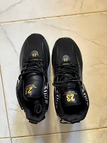 Stylish Black Athletic Shoes - Size 40