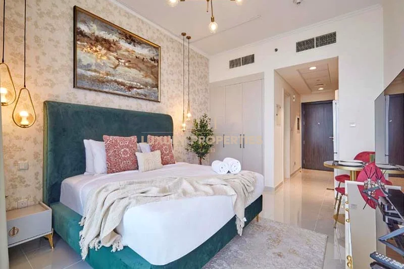 Upgraded | Golf | High floor | Furnished | Vacant63974462501379114