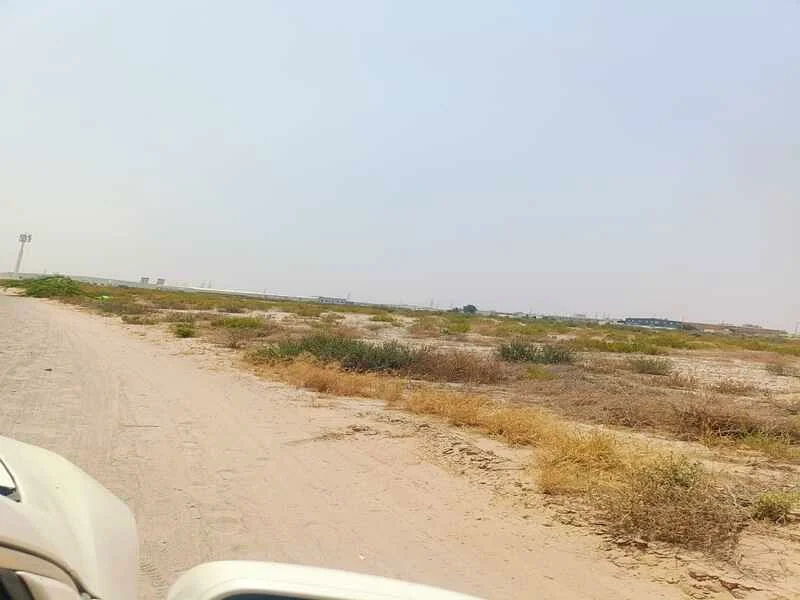 للبيع، قطعة أرض ركنية في المنطقة الصناعية 13 في الشارقة، بمساحة 39,000 متر مربع.63819035516417114