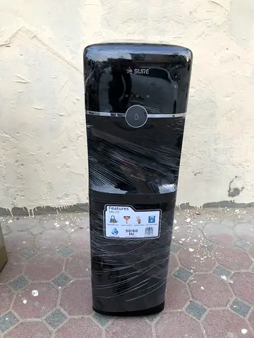 Bottom load water dispenser