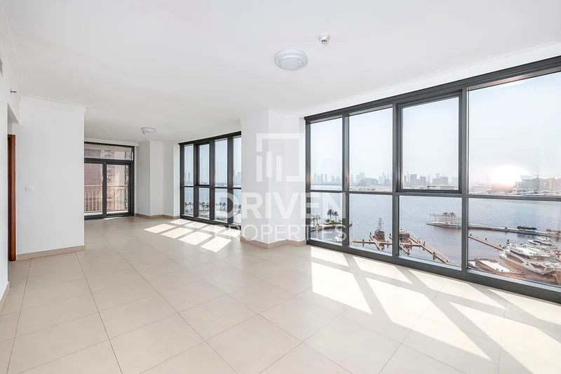 Amazing Creek View | Vacant Apt | Spacious64027766157570114