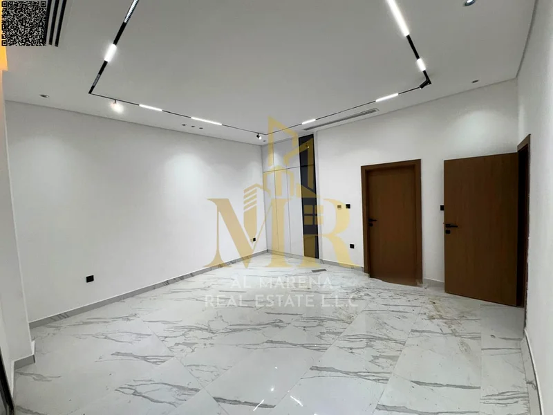 فيلا بسعر شامل، بما في ذلك التسجيل والملكية، على الشارع الرئيسي، جاهزة للسكن في أكثر مناطق عجمان رقيًا. F63881040114179114