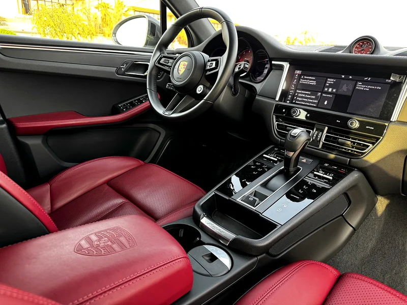 GCC Specifications. Full service history at Porsche. No accidents.63398653358338114
