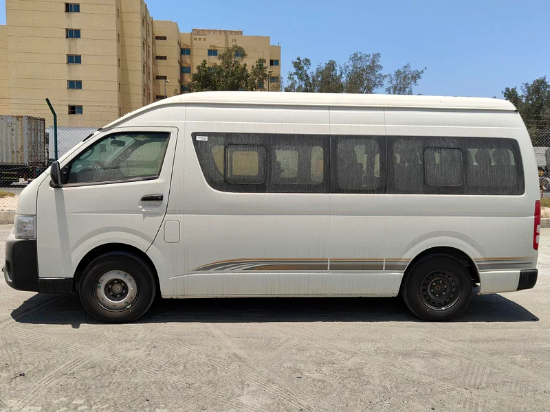 فان ركاب 2025 تويوتا هايس (الشكل القديم) سقف عالي 16 مقعدًا، محرك 2.7 لتر 4 أسطوانات بنزين، ناقل حركة يدوي، دفع خلفي، مخصص لأفريقيا63401316917122113