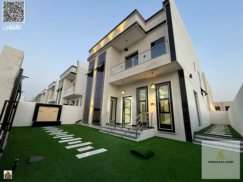 فرصة رائعة لامتلاك فيلا فاخرة في الحيلو 2، بتصميم أنيق وتشطيبات عالية الجودة. تتكون الفيلا من طابقين.63891692205571112
