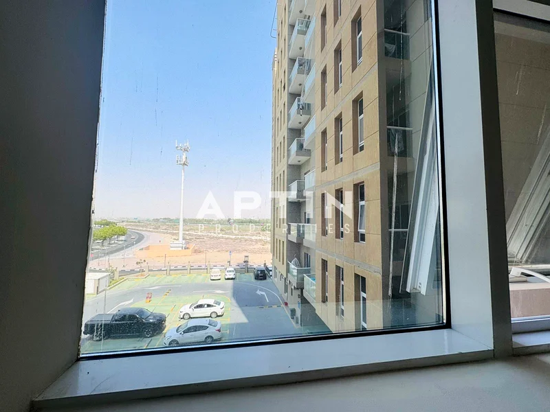 ستوديو واسع | موقع متميز | غير مفروش | جاهز للانتقال63805480504833114