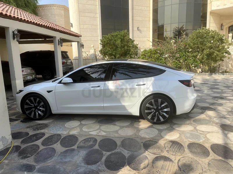 Tesla model 3 / dual motor63398505185665112