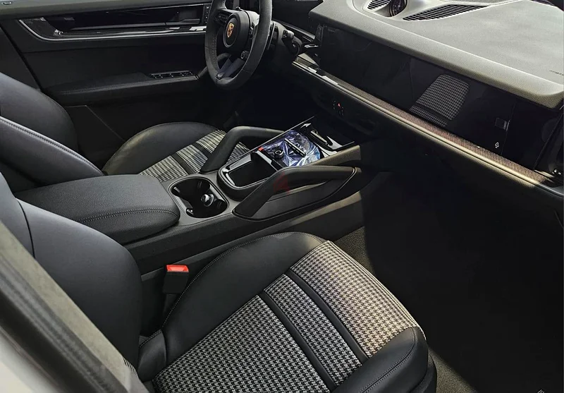 Porsche Cayenne S Coupe GCC63398657342338114