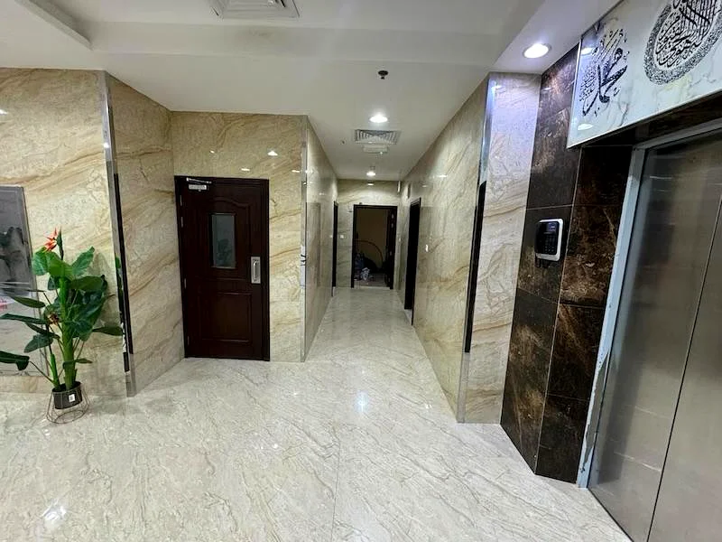 مبنى ملكية حرة موقع ممتاز وقريب من جميع الخدمات في المويحة عجمان63869711706243111