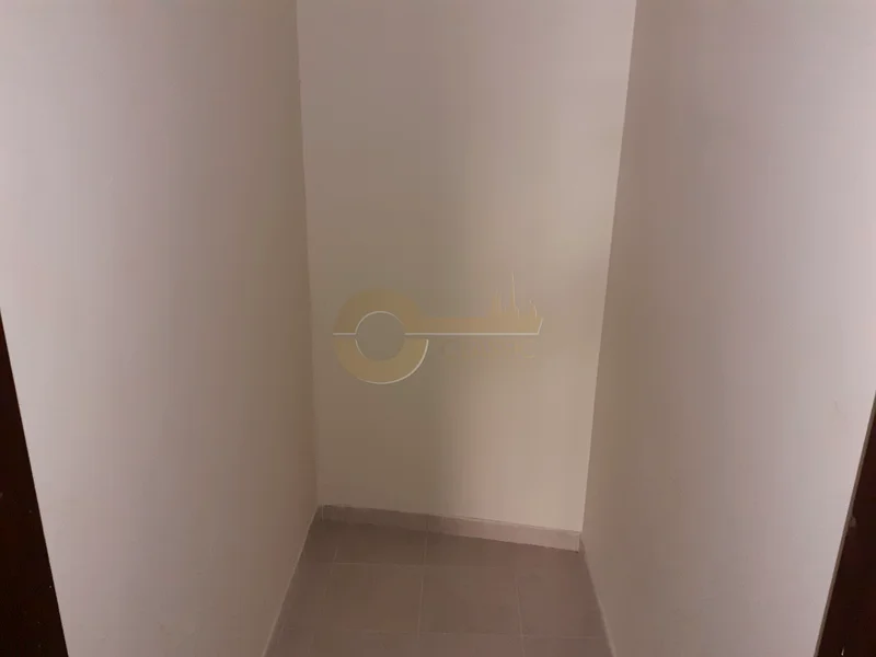 مؤجر | شقة كبيرة بغرفة نوم واحدة | قريبة من المترو63935901354114111