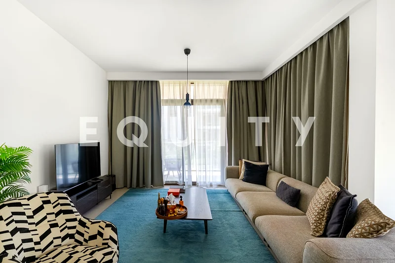 Large Layout Apartment | Corner Unit | Low Floor64025919852035110