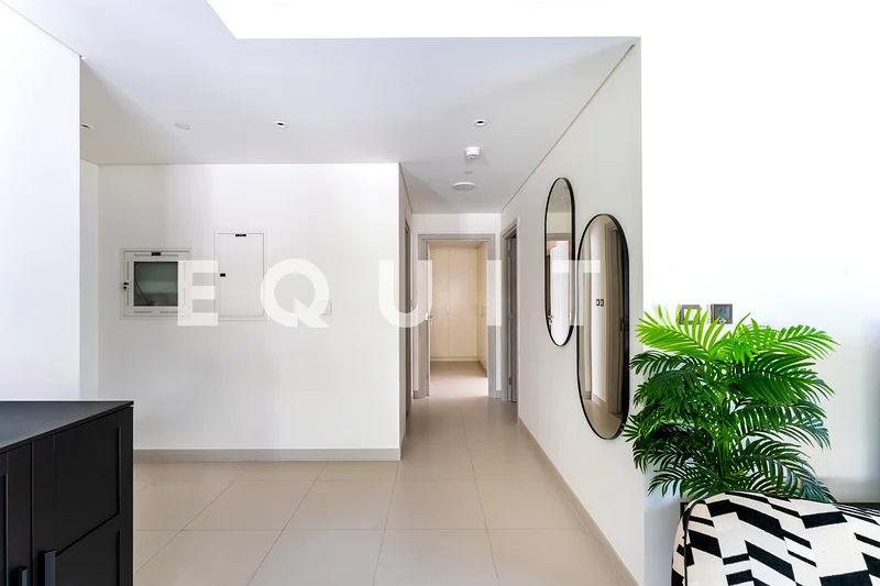 Large Layout Apartment | Corner Unit | Low Floor64025919852035113