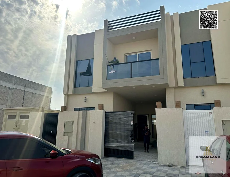 امتلك تاون هاوسًا في عجمان، بما في ذلك رسوم التسجيل ورسوم الملكية.63891799608705110