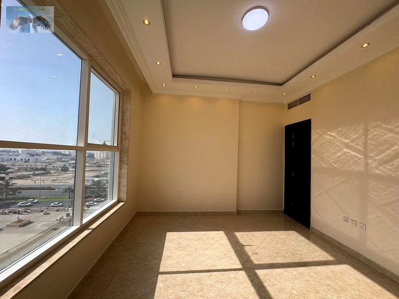 🛏️ الشقة تتكون من 3 غرف نوم 🛋️ غرفة معيشة واسعة 🛁 3 حمامات 🚗 موقف سيارات مجاني 📍 تقع بالقرب من جميع الخدمات الأساسية63719604505987114