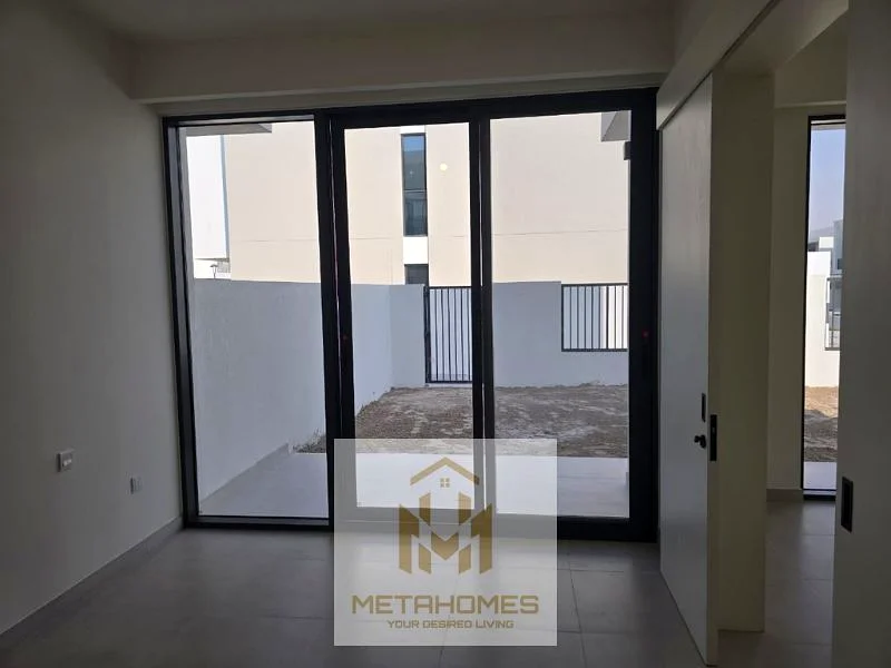 CORNER- BRAND NEW- SPACIOUS- READY FOR OCCUPANCY63403956640001114