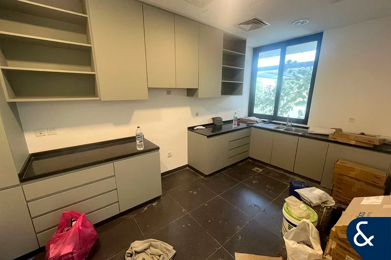 Single Row Upgraded | THK | 3 Bed + M | Pool63971398425857113